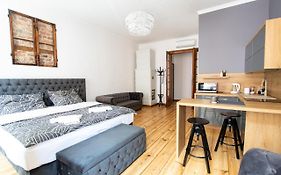 Szymborska Apartamenty Mostowa 18-2